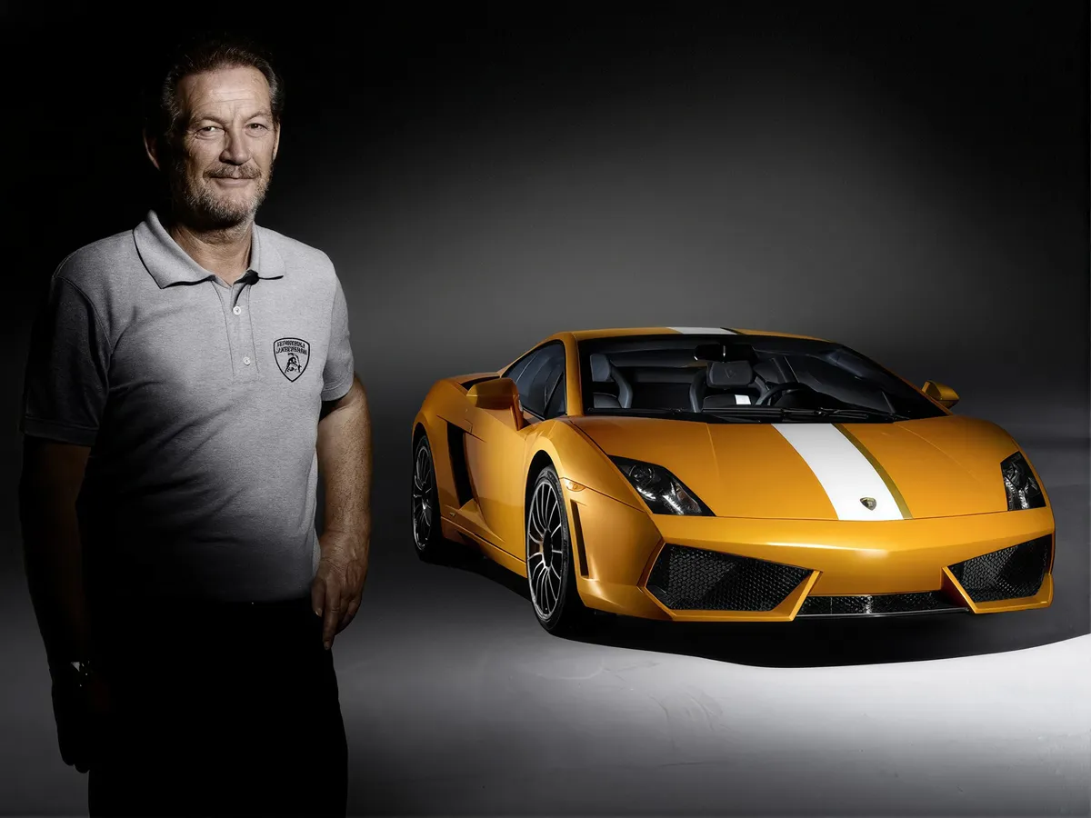 Auto classica con identità digitale certificata